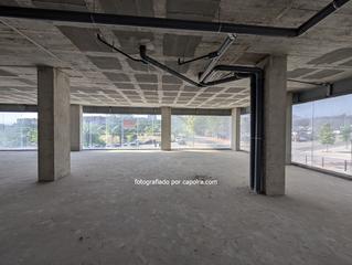 Local Comercial a D&#39;extremadura 13. Local en venta en bruto en sant joan despí
