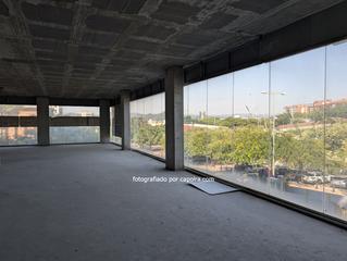 Local Comercial  D&#39;extremadura. Local en venta en bruto en sant joan despí