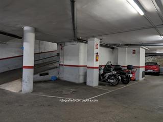 Rent Car parking in Vila de Gràcia. Plaza de moto en  riera de cassoles 20 en alquiler por 45 eurosm