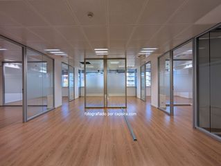 Rent Office space  Josep tarradellas. Oficina en alquiler en un espacio moderno y actual
