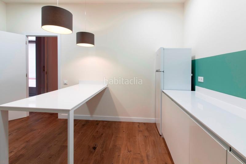 Foto bb698ece-9d23-4e9b-a7e3-13d3a6b27d25. Rent office space with heating in Gòtic Barcelona