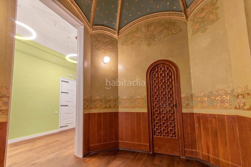 Foto c5fb9d6d-cdd7-4c56-9ee2-3ae46ca9ad18. Rent office space with heating in Gòtic Barcelona