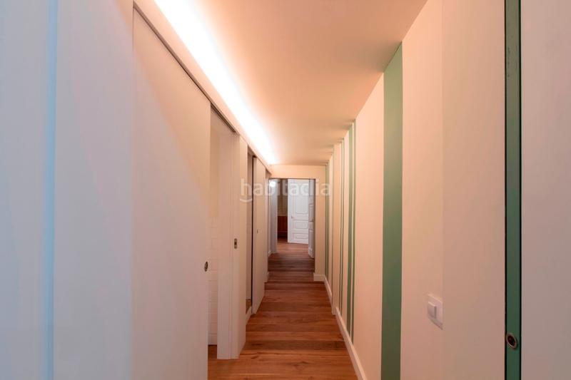 Foto c7ac9c10-2c22-4c4e-8776-fd98dcac26b8. Rent office space with heating in Gòtic Barcelona