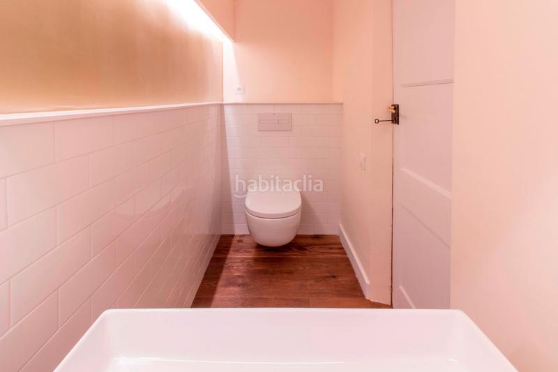 Foto f6a3feb0-0b3e-4045-a7f7-bffecc385166. Rent office space with heating in Gòtic Barcelona