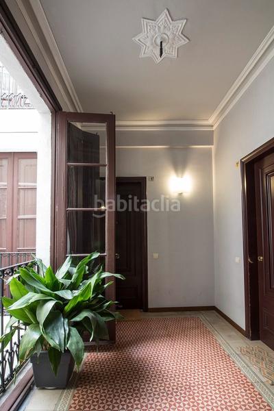 Foto f75dfe2d-0d9c-463b-a379-e95af6a5d523. Rent office space with heating in Gòtic Barcelona