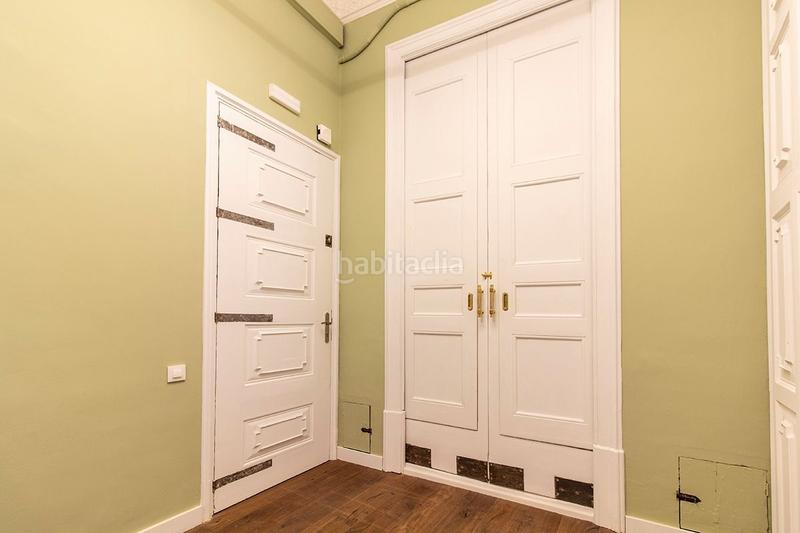 Foto f83b0152-5236-4297-8353-9bd84e93633d. Rent office space with heating in Gòtic Barcelona