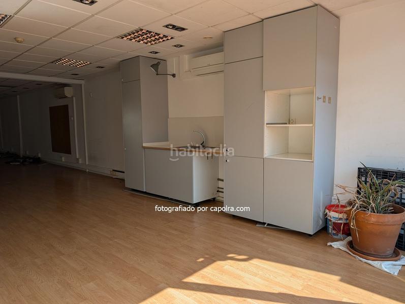 Foto 06666180-401b-4ccd-9ca0-eef57c753c88. Lloguer oficina amb calefacció a Sant Antoni Barcelona