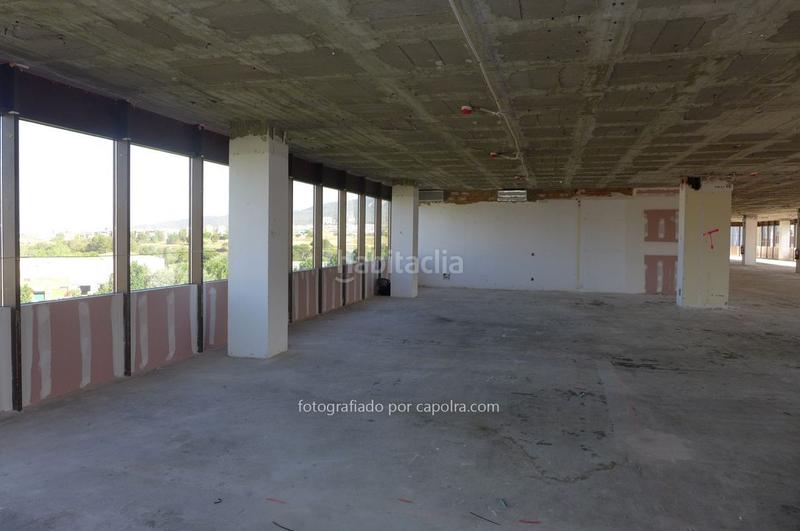 Foto 0182adae-2bfd-43f3-8802-bc0e7c117e77. Alquiler oficina  en alquiler en fructuós gelabert con terraza comunitaria en Sant Joan Despí