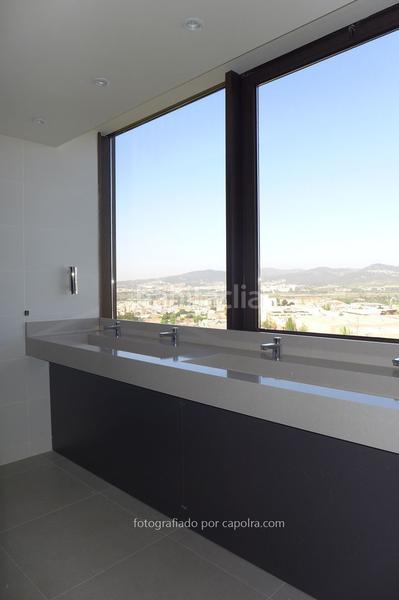 Foto b61d56f7-e724-42f1-bca0-0717f4b73012. Alquiler oficina  en alquiler en fructuós gelabert con terraza comunitaria en Sant Joan Despí