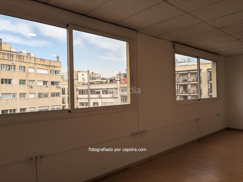 Foto fd6efb00-a59b-484c-8ecd-59a114bdd516. Alquiler oficina s céntricas y luminosas en ronda universidad en Barcelona