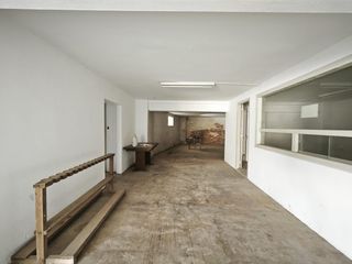 Gesch�ftsraum in Aviny�. Local de 124 m2 en pleno centro de aviny�