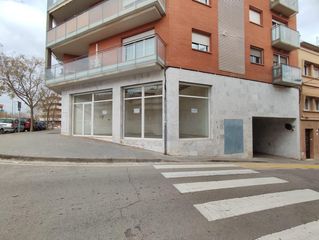Lloguer Local Comercial  Calle del pla dels ametllers. Local comercial esquinero en alquiler