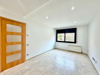 Pis a Plaça Catalunya. Piso dos habitaciones en manresa