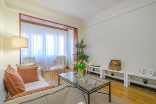 Flat  Carrer carrer navarra. Piso de 7 habitaciones y jardín privado en manresa
