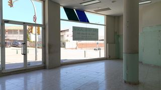 Lloguer Local Comercial a Bases de Manresa - Carretera de Santpedor. Gran local comercial en las bases de manresa