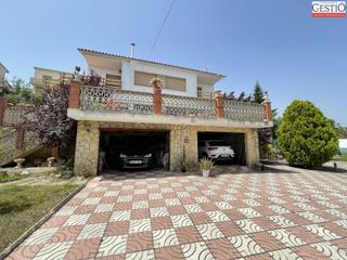 Masia a Carrer vallirana 3. Gran chalet urb puigmontmany