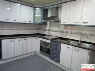 Location Rez-de-chaussée  Passatge l'era. Bajos con terraza 150m2