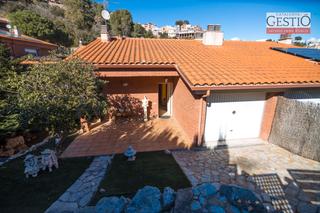 Chalet  Carrer josep tarradellas. Casa a 3 vientos centro pueblo