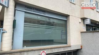 Location Local commercial  Passeig dels arbres. Local  en zona comercial