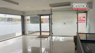 Lloguer Local Comercial  Passeig dels arbres. Local  en zona comercial