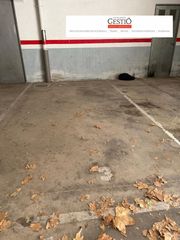Aparcament cotxe a Passeig dels Arbres 17