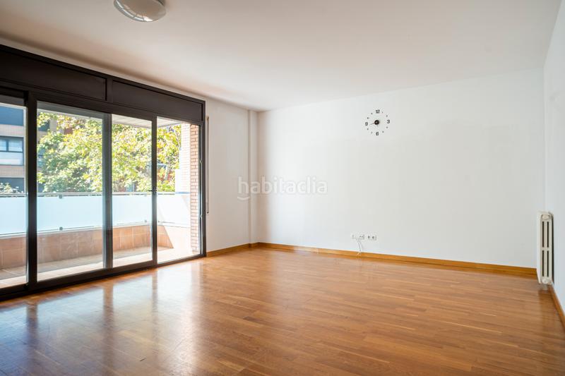 Foto 38a33ec0-f61b-4d01-b8db-0e9a22e4558c. Pis amb calefacció aparcament a Centre Sabadell