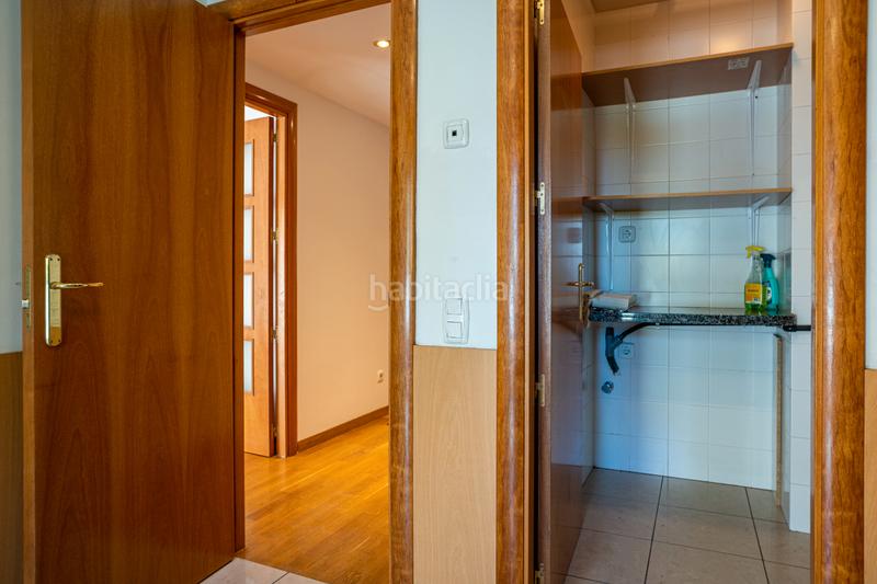 Foto b637a941-7872-40f2-bf0c-0b0147f81b57. Pis amb calefacció aparcament a Centre Sabadell