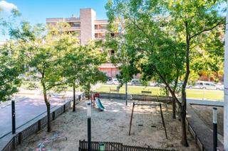 Pis  Plaça de maria vinyes. Vivienda exclusiva con terraza y amplia plaza de aparcamiento -