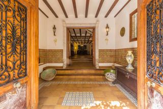 Masia  Plaza doctor antoli candela. Una gran casa para familias de gusto exquisito