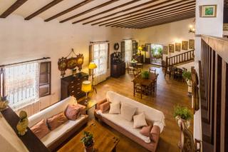 Masia  Plaza doctor antoli candela. Una gran casa para familias de gusto exquisito