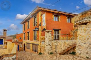 Casa  Calle calle del olmo. Magnfico hostal con licencia  en uno de los pueblos ms bonitos