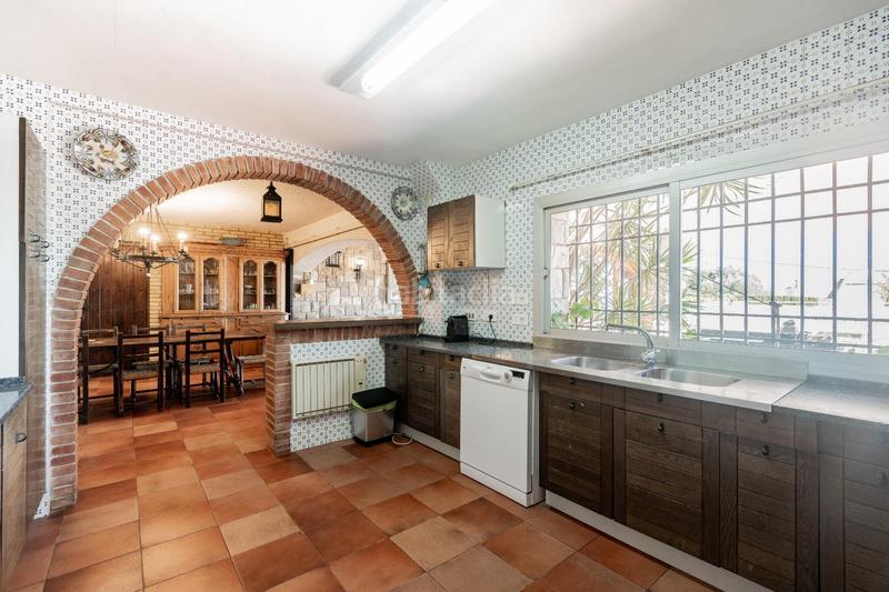 Foto 08c7f23e-8c0d-48b2-82f6-a2023ab9b969. Chalet mit heizung parking pool in Cumbres de Calicanto Torrent