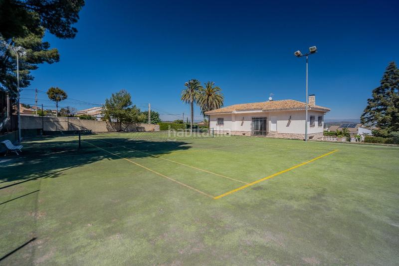 Foto 3a0750c6-d84f-490a-8077-50bd219f34f7. Chalet mit heizung parking pool in Cumbres de Calicanto Torrent