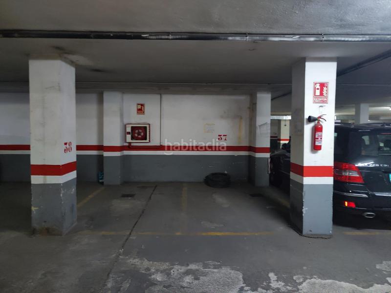 Foto ed43984b-a719-4a1c-a306-a90544c125e0. Aparcament cotxe a El Botànic Valencia