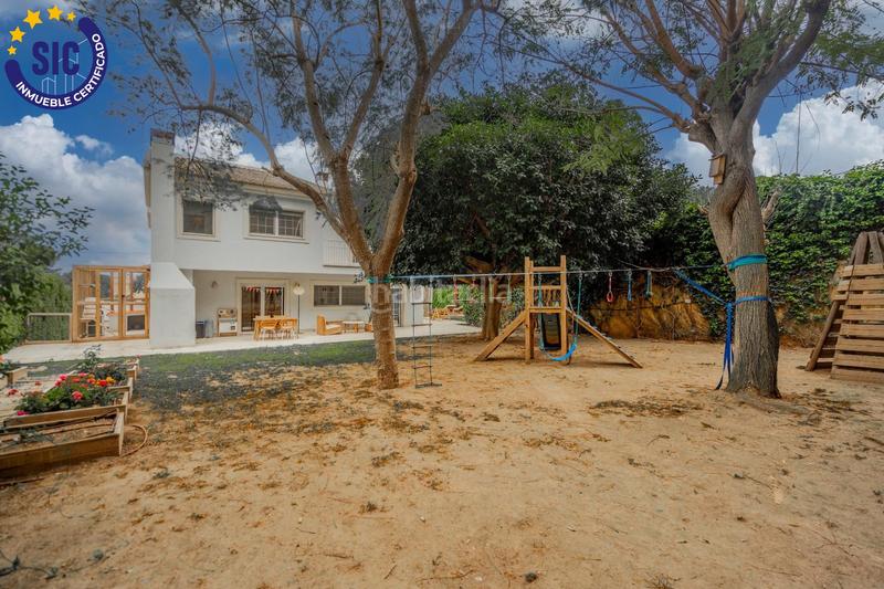 Foto f03a081e-8a7d-4a4d-9188-7eb8f57e2044. Chalet con riscaldamento parcheggio piscina in La Cañada Paterna