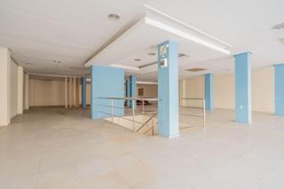 Local Comercial  Avenida cami nou. Se vende local comercial en avenida principal de benetússer