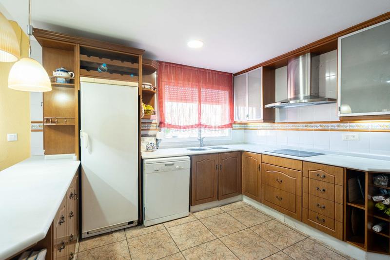 Foto 12c8f844-0a41-4950-810e-8ee48927bbe3. Chalet con riscaldamento piscina in Polígono Mas del Jutge Torrent