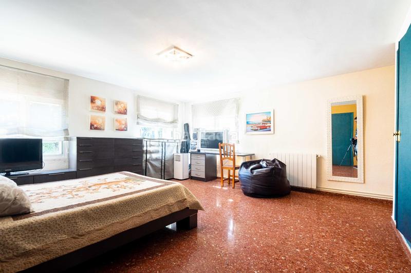 Foto 7543704f-3956-4583-baa9-1c4ef6def297. Chalet con riscaldamento piscina in Polígono Mas del Jutge Torrent