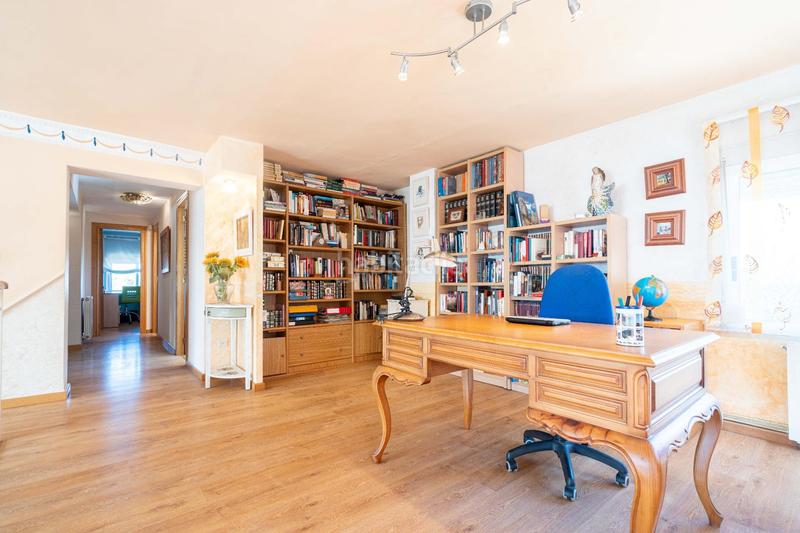 Foto 8fee1f66-5cf6-4576-aed3-d9b6d893dd0a. Chalet con riscaldamento piscina in Polígono Mas del Jutge Torrent