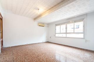 Piso  Calle quart de les valls. Amplia vivienda en venta en el barrio de la luz, junto a la aven