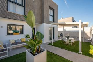 Maison jumelée  Calle rio duero. Tu nuevo hogar te espera en montesano  elegancia, comodidad y ub