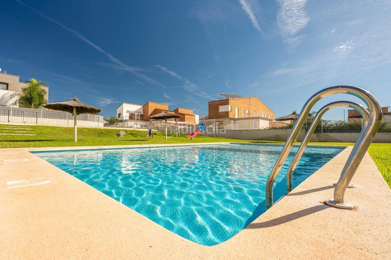 Foto 5aa7c1dd-0c50-4963-9d51-54936e22be2e. Maison jumelée avec chauffage parking piscine dans San Antonio de Benagéber