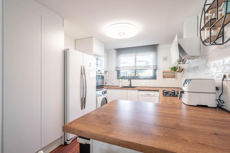 Foto d16a2675-7746-49e7-813e-1206f901a7b0. Maison jumelée avec chauffage parking piscine dans San Antonio de Benagéber