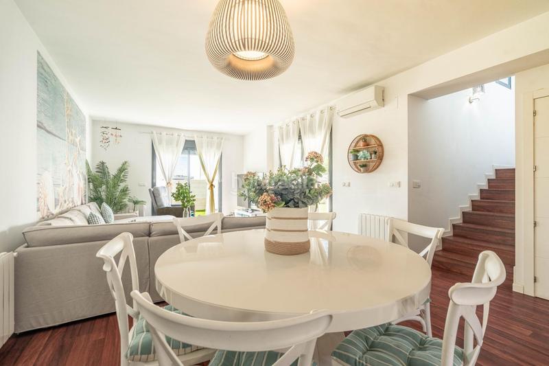 Foto dd0baae4-6126-46c5-a74a-659fe2adf285. Maison jumelée avec chauffage parking piscine dans San Antonio de Benagéber