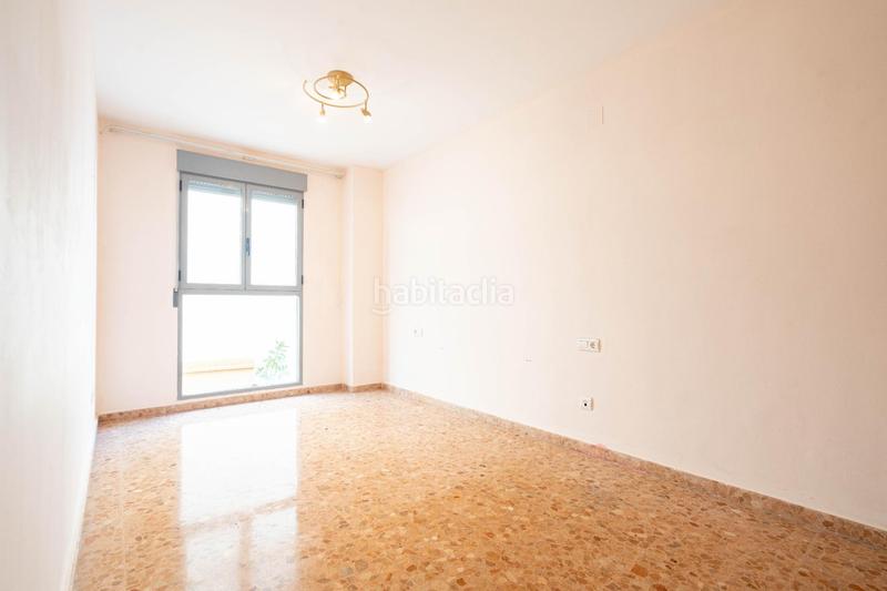 Foto a40b9967-f8b6-4800-bfbe-2e0f5da2b113. Etagenwohnung mit parking in Natzaret Valencia