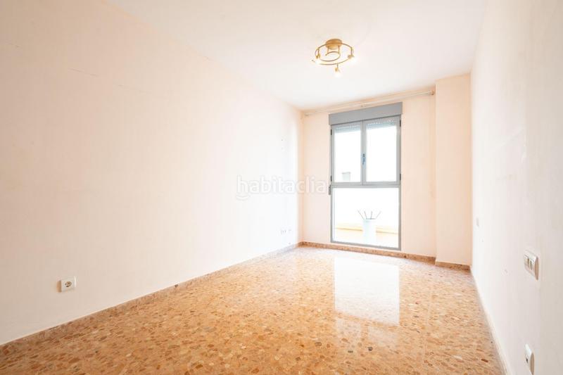 Foto b8da9cdb-08a5-4983-8c1b-60be7642442c. Etagenwohnung mit parking in Natzaret Valencia
