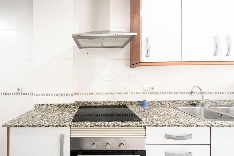 Foto c1cbd59f-6c7a-4313-a3a7-b75d785dc069. Etagenwohnung mit parking in Natzaret Valencia