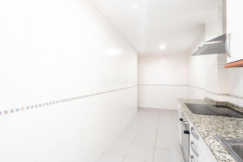 Foto f4f446a1-cd38-4755-8658-86a97cfc3f2a. Etagenwohnung mit parking in Natzaret Valencia