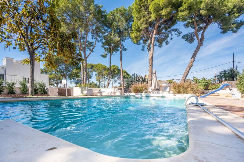 Foto b73fec6a-31d8-41df-a88d-698821477324. Chalet con riscaldamento parcheggio piscina in La Cañada Paterna