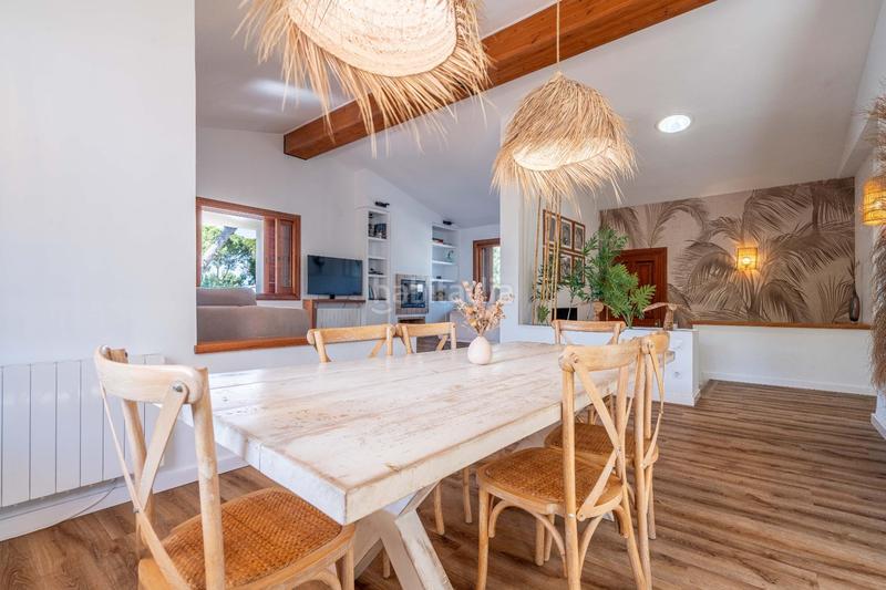 Foto e3c8184b-6cfe-43cf-8ba2-de241aeaa7a3. Chalet con riscaldamento parcheggio piscina in La Cañada Paterna